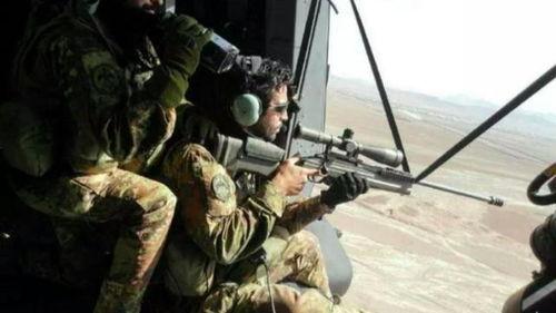 美国狙击手在线观看,生死狙击，荣耀与牺牲的传奇