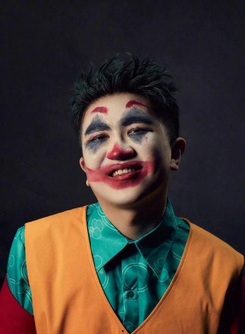 娱乐吃瓜的头像男生动漫